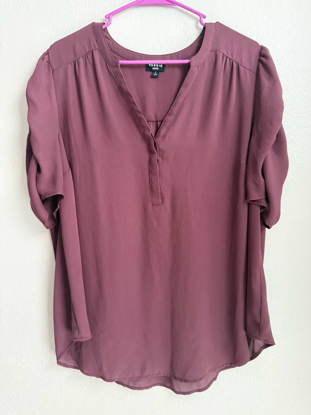 Torrid Plum Split V-Neck Blouse Pleated Ruched Sleeve Georgette size 1 (1XL)